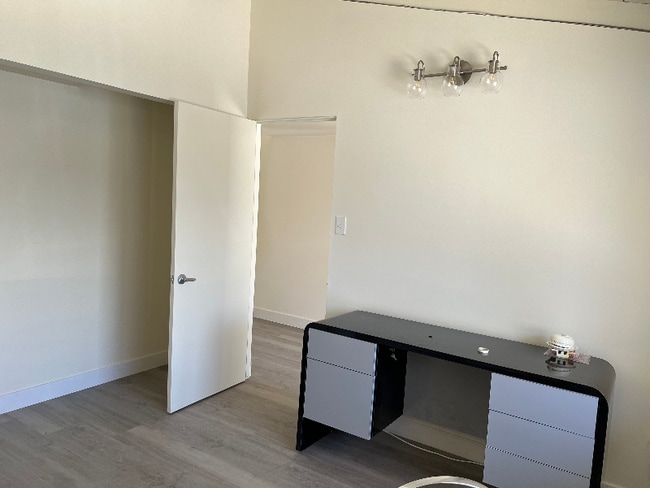 Photo - 19336 Lanark St