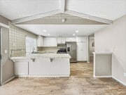 Photo - 5651 Louise St
