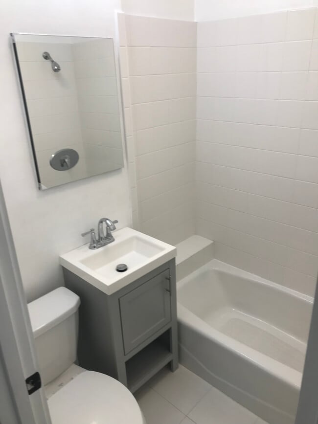 Bath with shower - 1011 1/2 N Coronado St Unit 1011 .5