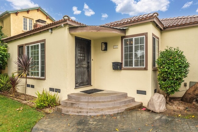 Photo - Beautiful 3 bed 2 Bath + Bonus Room home + Yard  in Old Torrance!