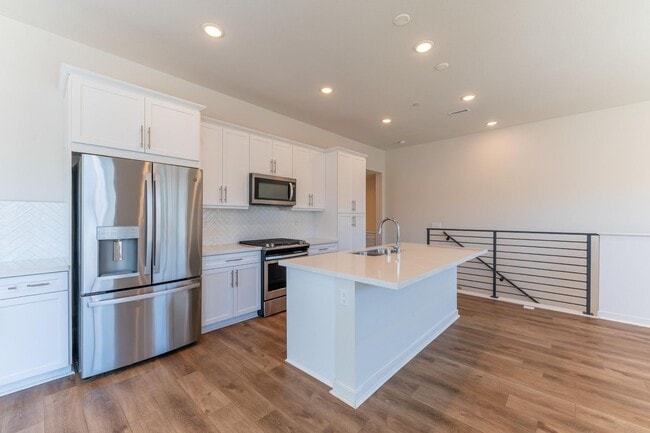 Building Photo - Otay Ranch 3 bd /2 ba Newer Condo w Garage, Laundry + More!