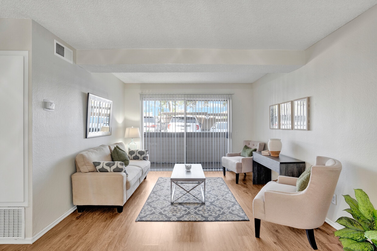 3D Tour - Upland Village Green