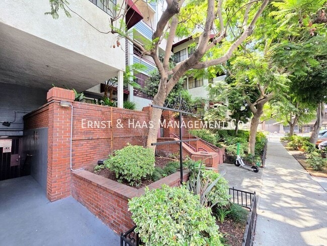 Photo - 730 W 4th St Apartment Unit #411