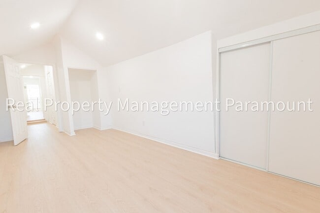 Photo - 433 W 56th St Unit #B