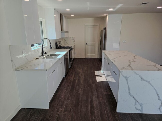 Photo - 12948 Lull St