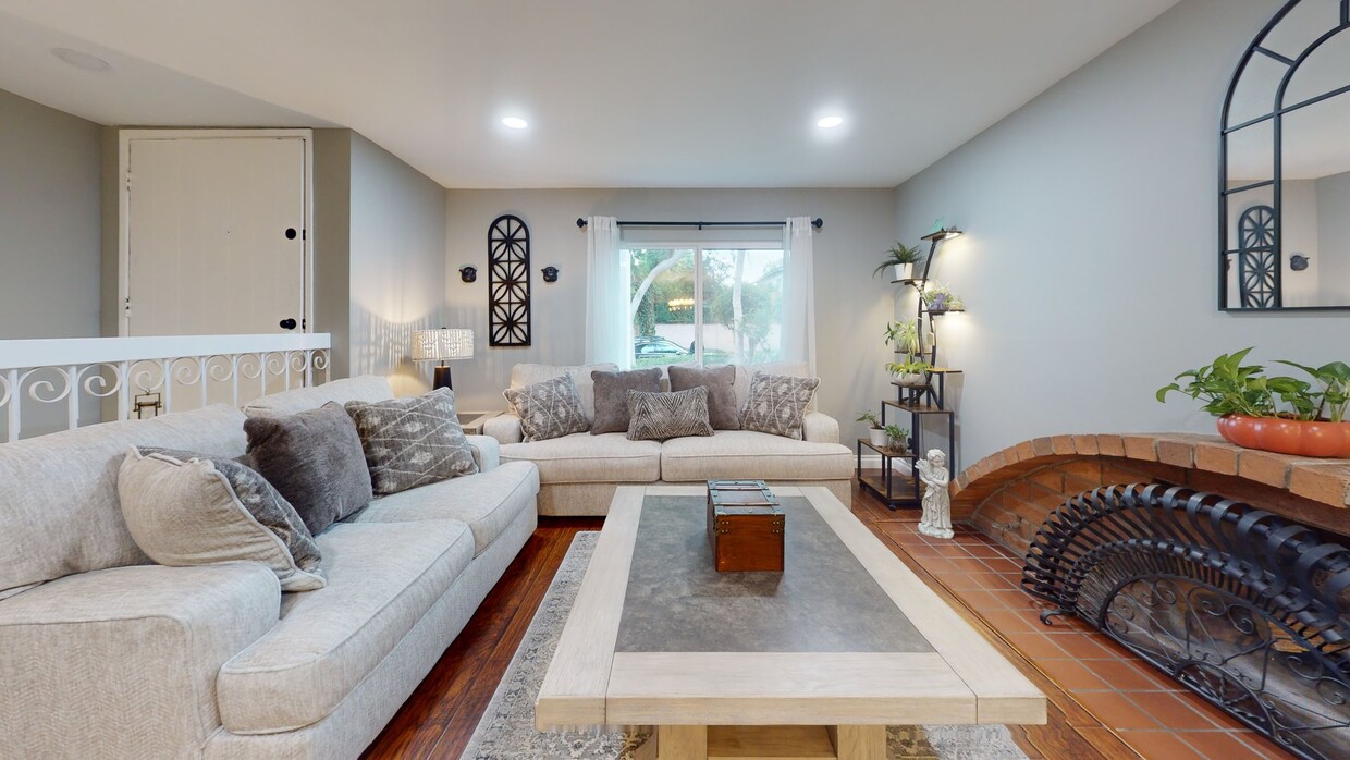 3D Tour - 2148 Elmdale Ave