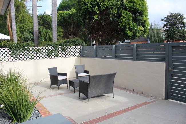 Building Photo - 9703 National Blvd Unit 1