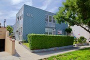 Front of building - 618 E Cedar Ave Apartment Unit C