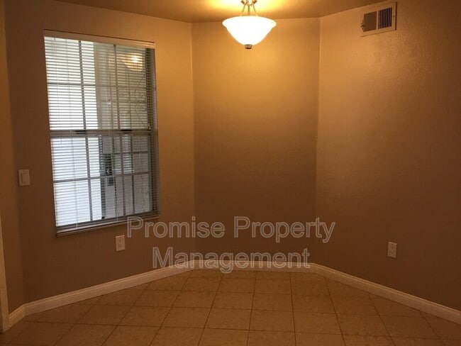 Photo - 5247 Hubbert St