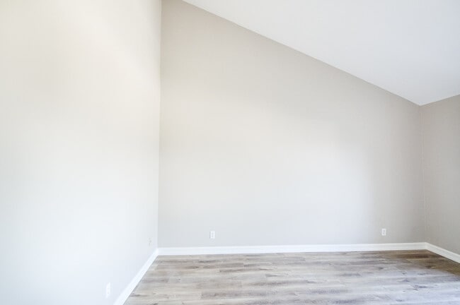 Photo - 336 Travelodge Dr