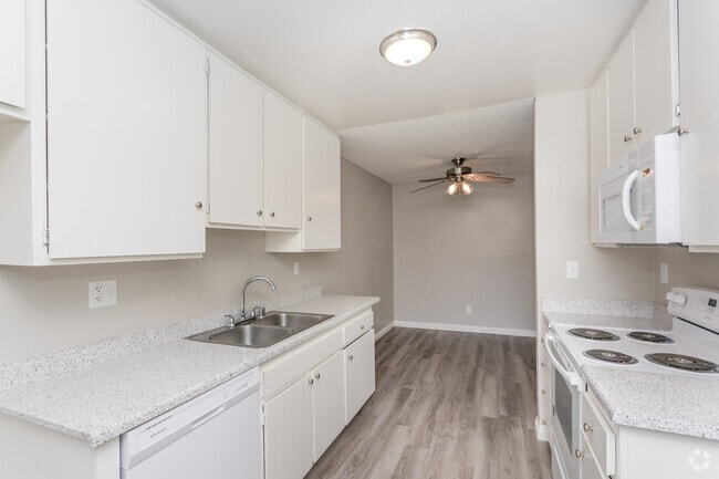 2BR, 2BA - 1100 SF - Citrus Park Apartments