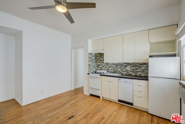 Photo - 967 N Doheny Dr Unit 1/8