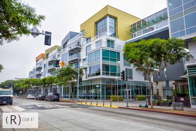 Building Photo - Oceanview Luxurious Chic Condo for High Quality Lifestyle Unit 210