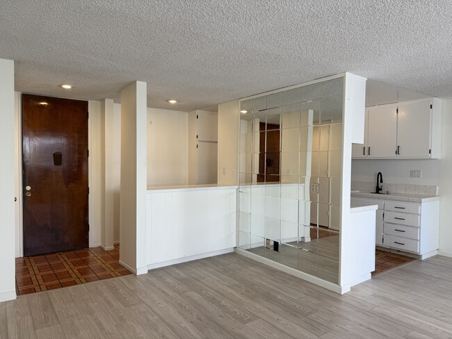 Photo - 5900 Canterbury Dr Unit A123