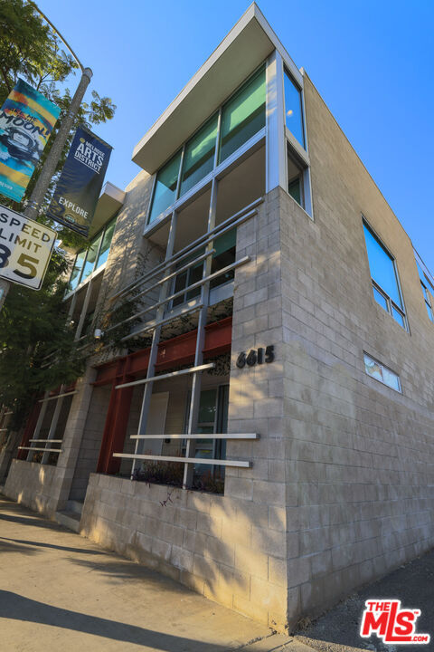 Building Photo - 6615 Melrose Ave Unit 1