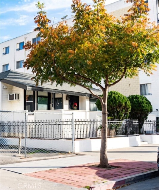 Photo - 240 Linden Ave Apartment Unit F
