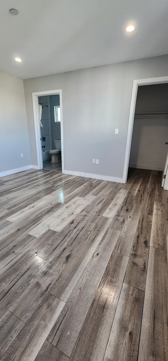 Building Photo - 1228 Alexandria Ave