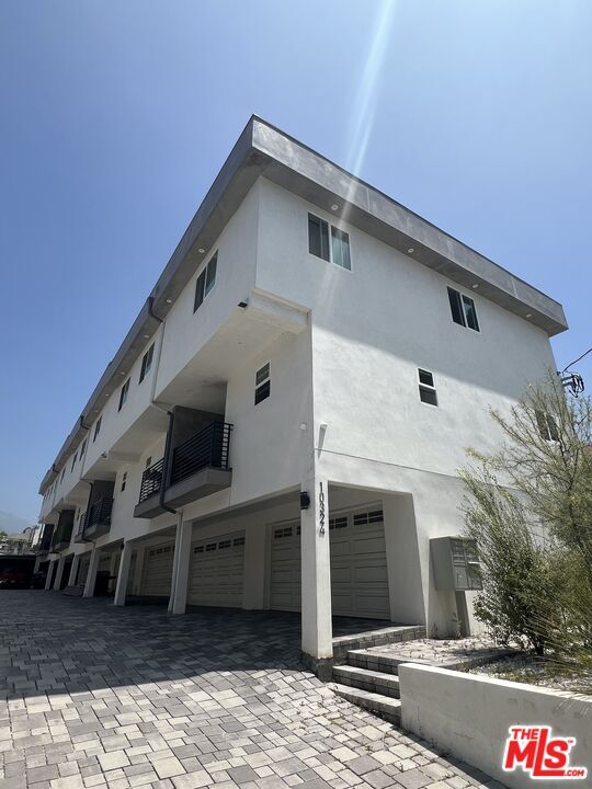 Building Photo - 10324 Mt Gleason Ave Unit 3