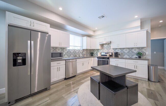 Photo - 3415 Edgehill Dr