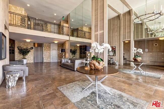 Photo - 809 S Bundy Dr Unit 214