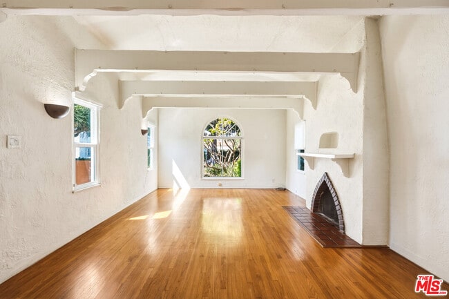 Photo - 2613 Cloverfield Blvd