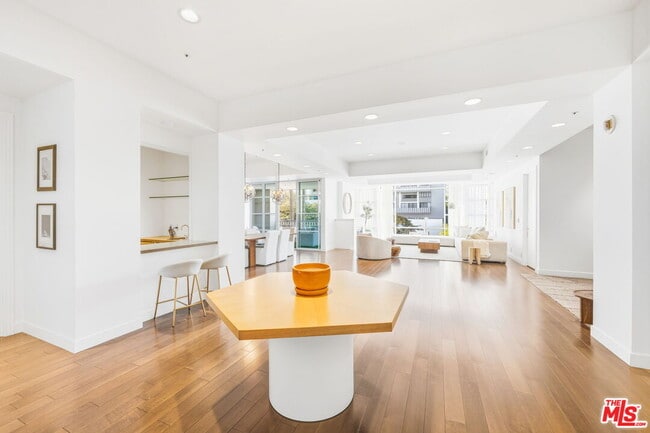 Photo - 10380 Wilshire Blvd Unit 302