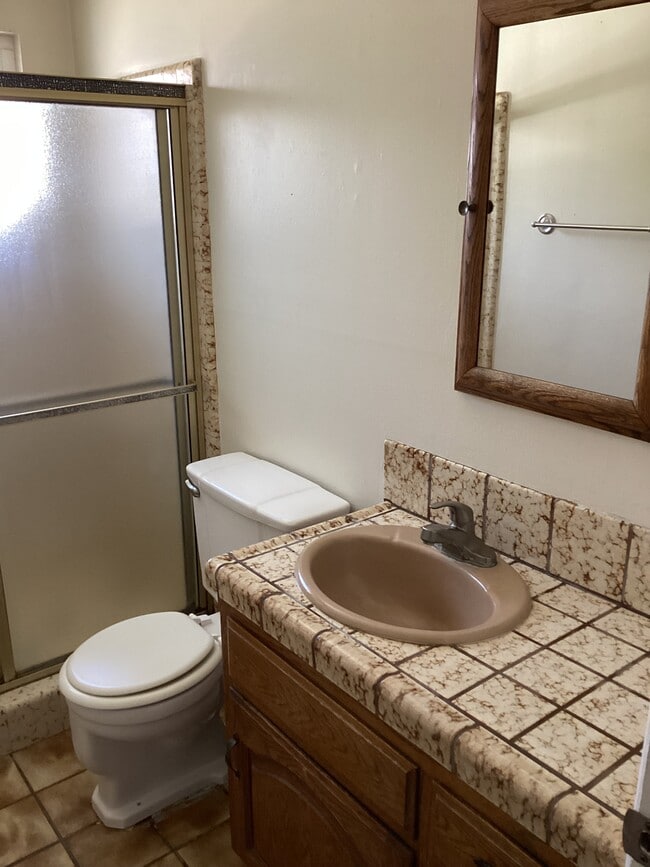 Photo - 1137 E 37th St