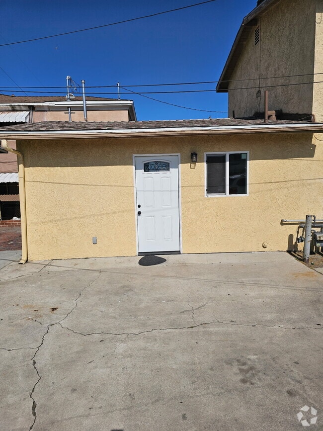 Building Photo - 2558 Southern Ave Rental