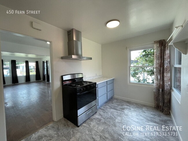 Photo - 450 Fern St