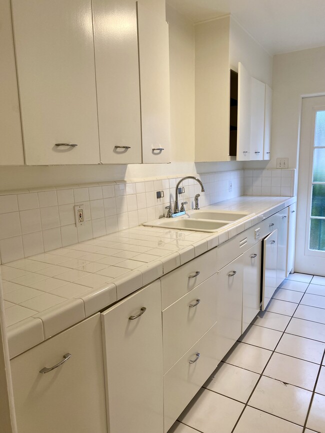 Photo - 1931 Palmerston Pl Unit 1931 12