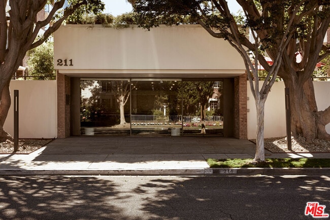 Photo - 211 S Spalding Dr Unit 105N