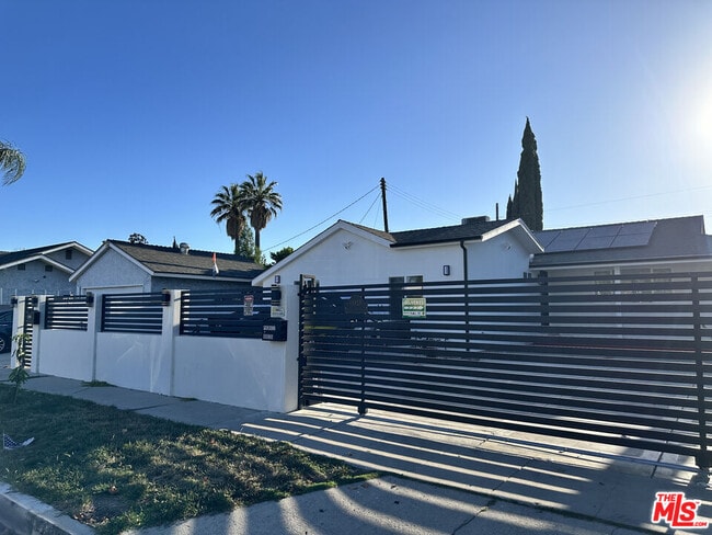 Photo - 6925 Gazette Ave