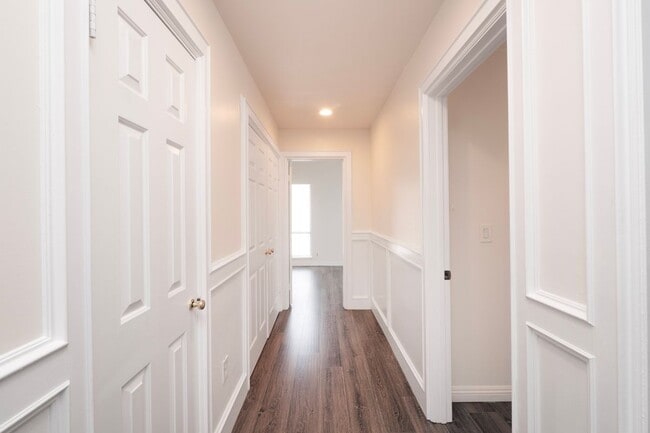 Photo - 328 W 7th St