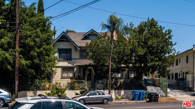 Photo - 1130 S Hoover St