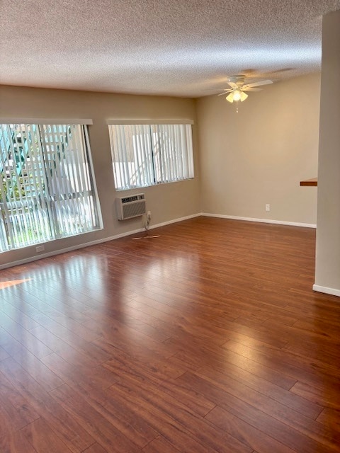 Living Room/Dining Room - 351 Riverdale Dr