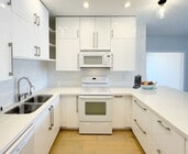 Kitchen - 900 Euclid St Condo