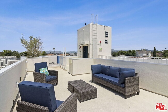 Photo - 132 Rosemont Ave Unit 301