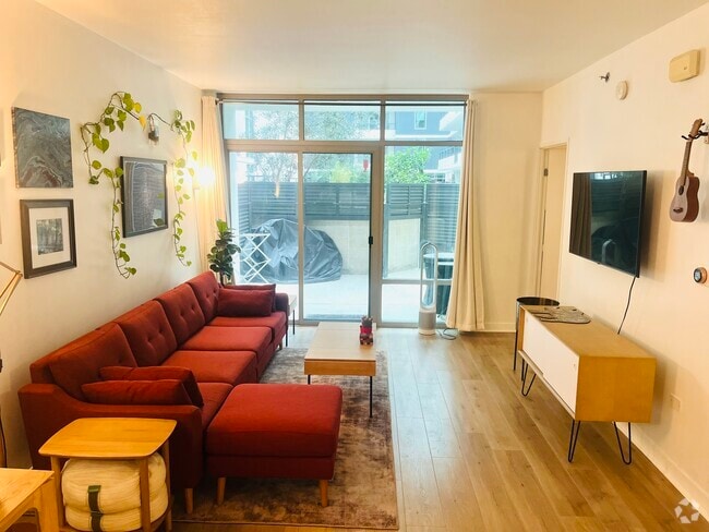 Building Photo - 425 W Beech St Unit 234 Rental