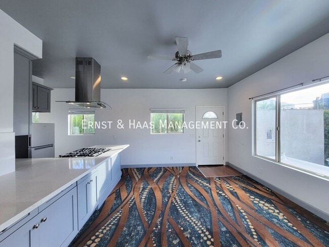 Photo - 934 E. Broadway-