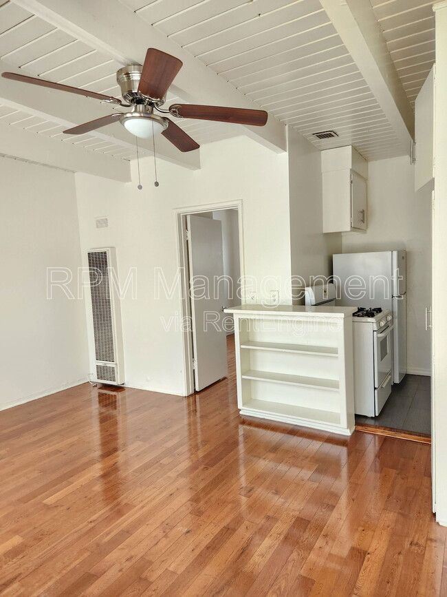 Photo - 1909 Beachwood Dr Apartment Unit 18