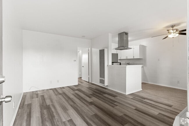 Building Photo - 12602 Kensington Ln Rental