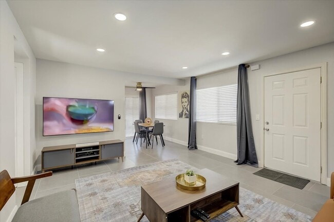 Photo - 16562 Regina Cir