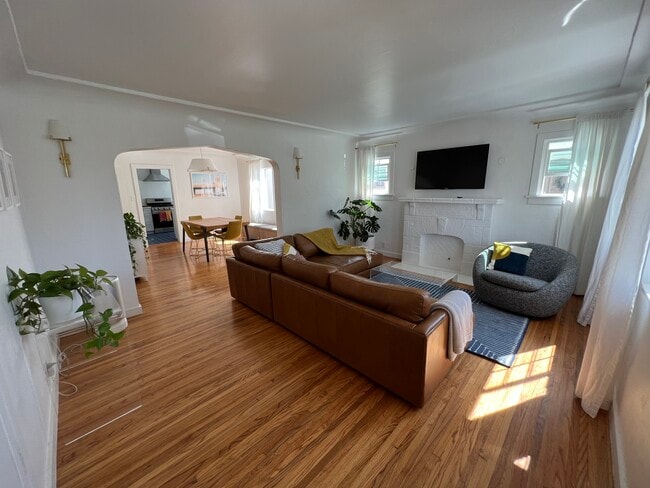 Photo - 2832 S Rimpau Blvd