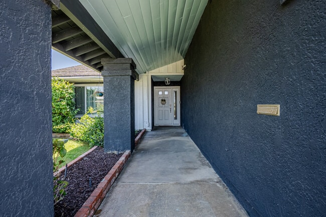 Photo - 15634 Wharff Ln