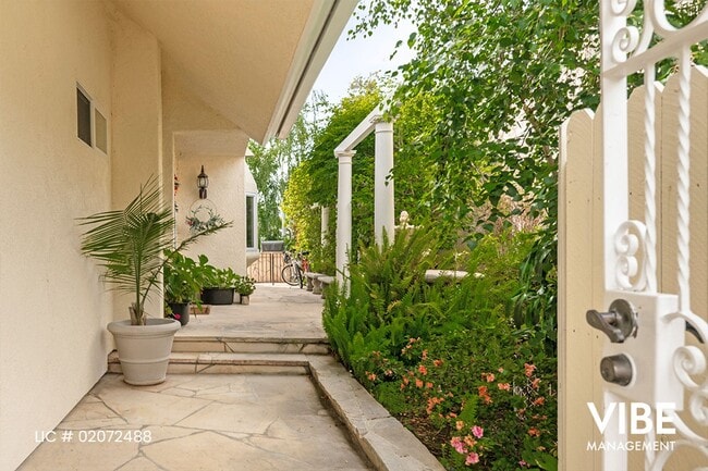 Photo - COMING SOON-Gorgeous GUARD GATED Westlake ...
