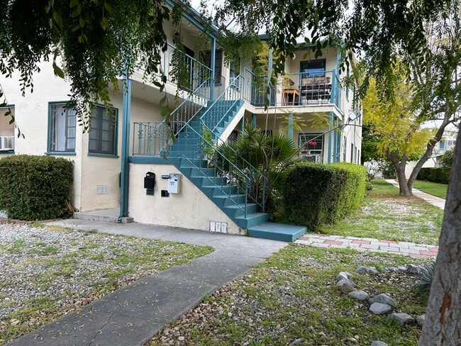 Photo - 1033 E Glenoaks Blvd Unit 1033 1-2