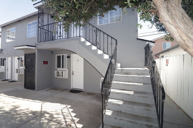 Photo - 4239 Swift Ave