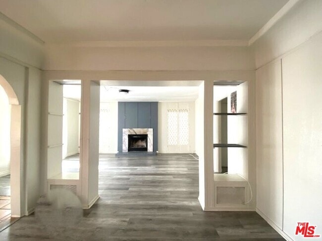 Building Photo - 10623 Kinnard Ave
