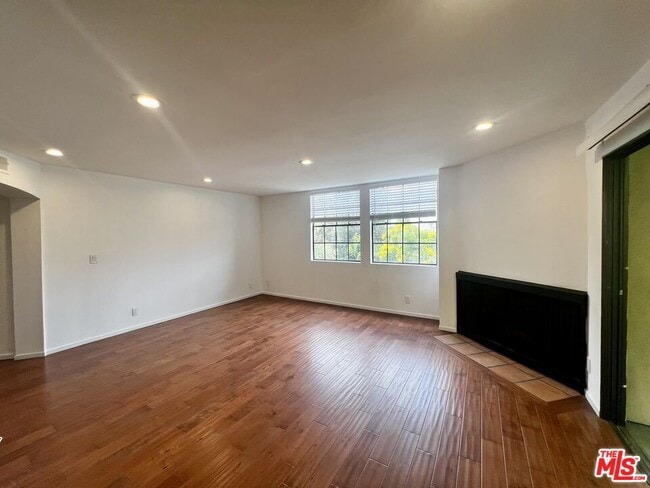 Photo - 750 Kings Rd Unit 210