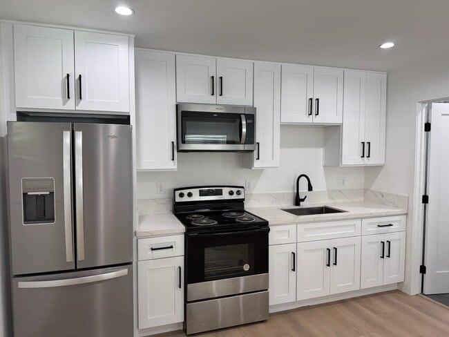 Building Photo - 24332 1/2-24334 1/2 Chestnut St